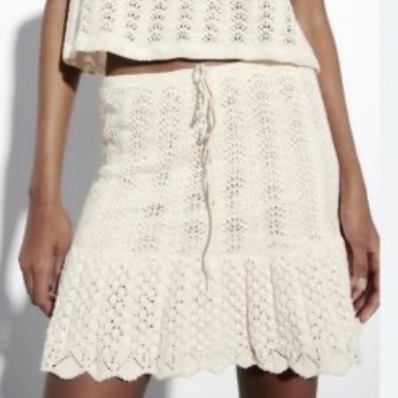 Zara Dresses & Skirts - Elegant Cream Knit Skirt